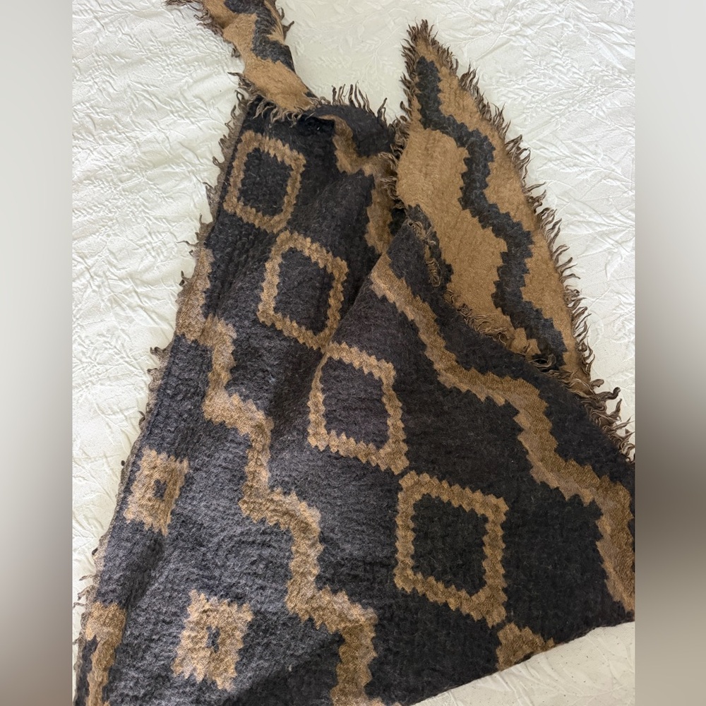Classic Aritzia Scarf🤎